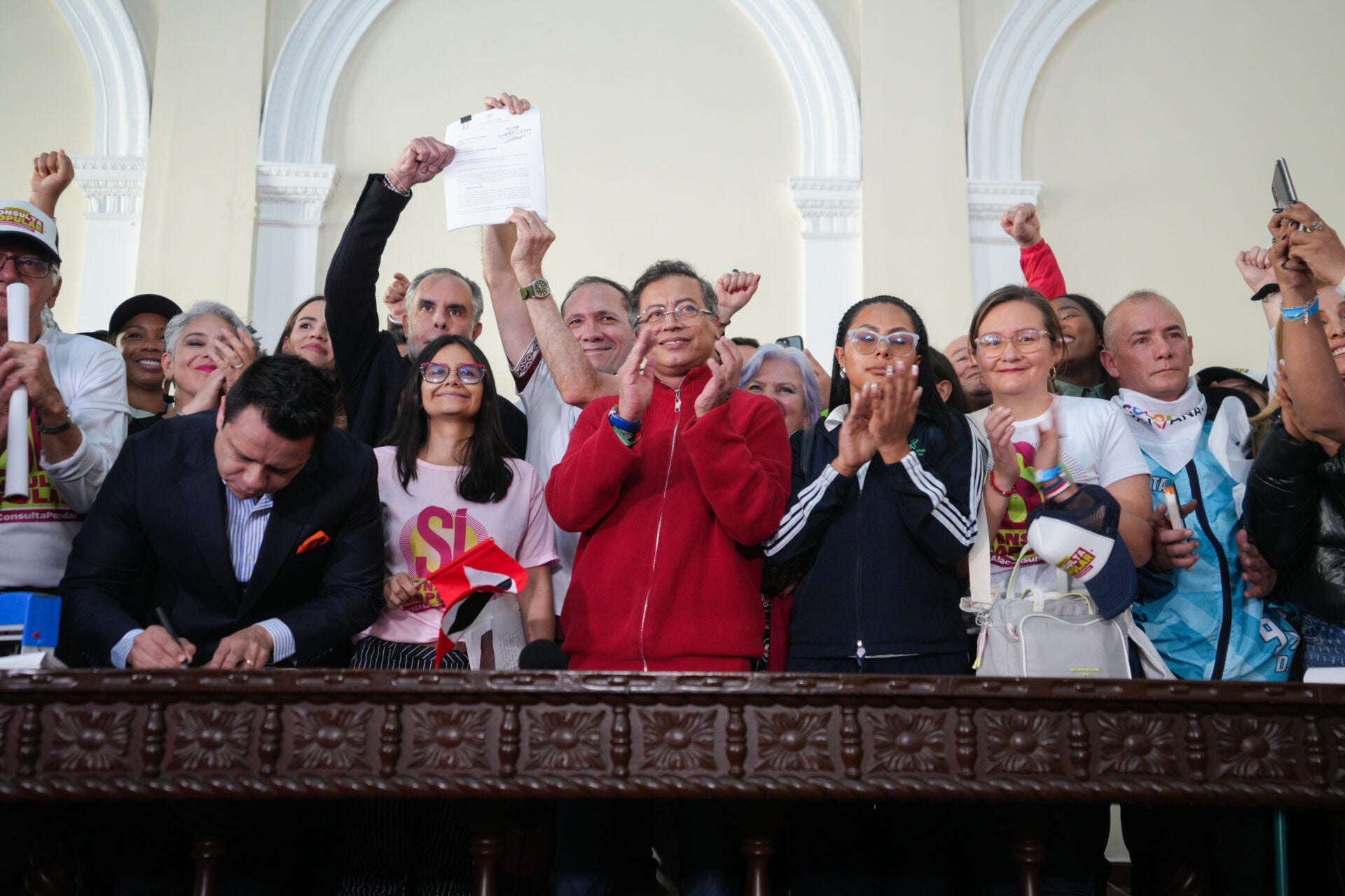 Radicación de la consulta popular en el Congreso