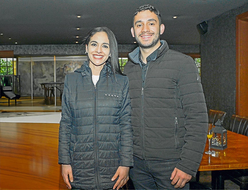 Silvia Cañón, coordinadora comercial de Volvo Cars Colombia; y Nicolás E. Lara Galvis, ingeniero nacional de posventa Volvo Cars Colombia.