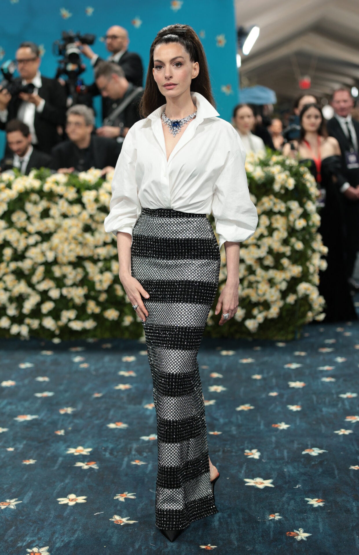 Anne Hathaway en la Met Gala 2025