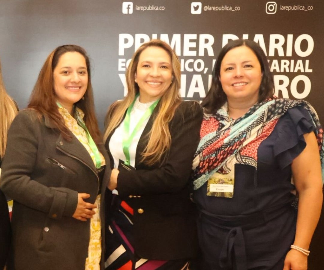 Desde Finagro, Dalia Leaño, directora de Talento Humano; Clara Sarmiento, directora de contratación y Gloria Patricia Suárez, profesional líder de VP jurídica.
