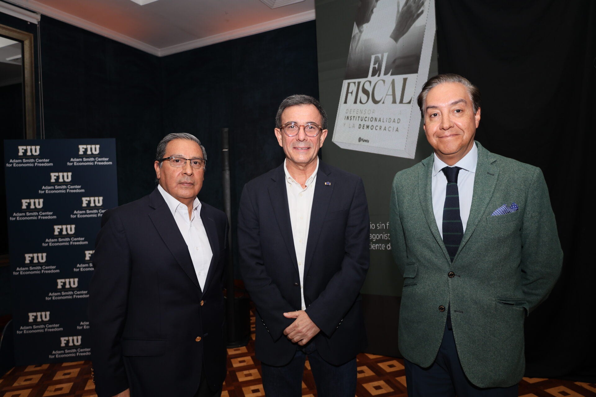 William Guerrero, abogado independiente; Jorge Luis Vargas, general y exdirector de la Policía; y Javier Cárdenas, académico y miembro de Board de Adam Smith Center.