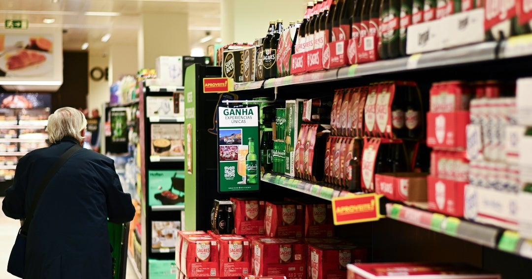 Economistas prevén que EE.UU. enfrente débil crecimiento y mayor inflación hasta 2026