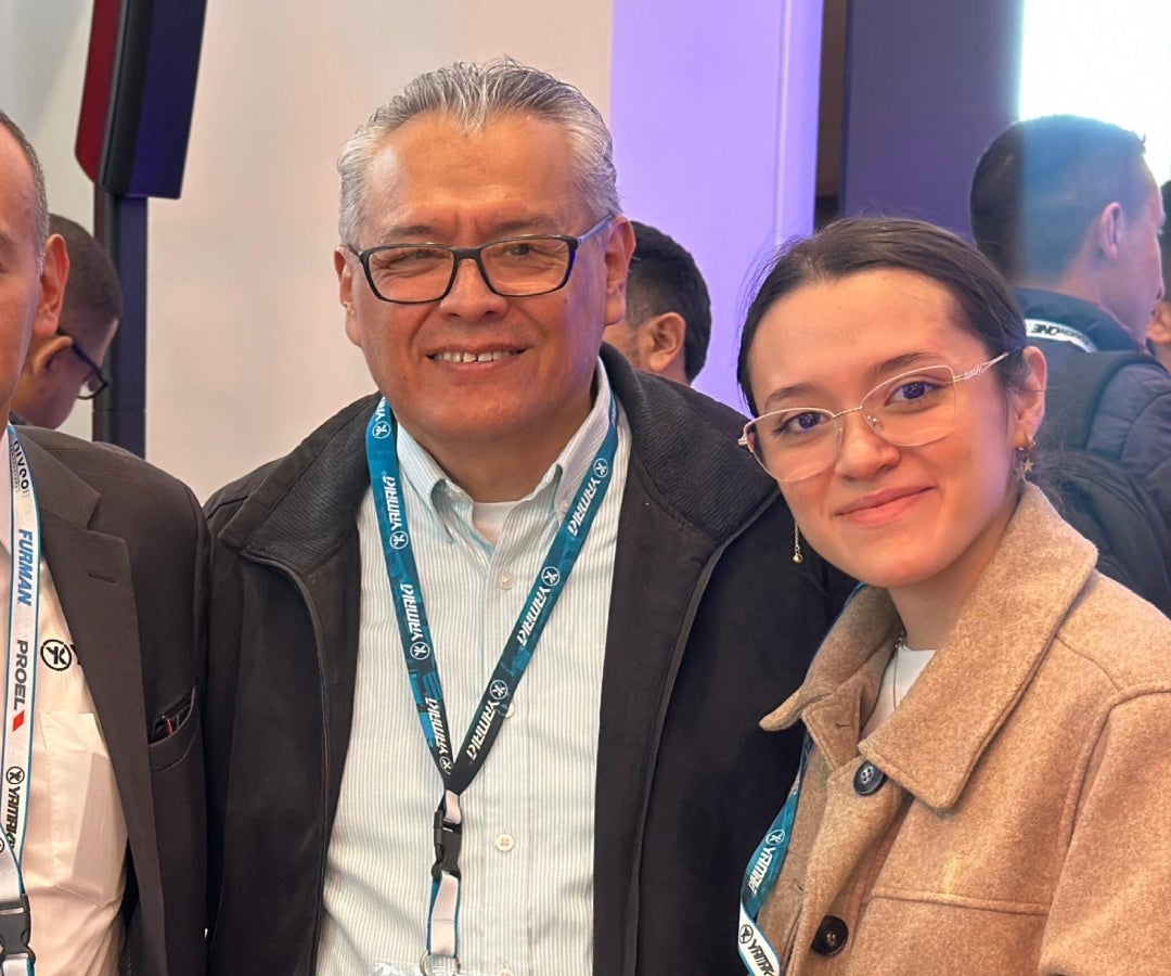 Francisco Ortiz, director Tienda AV4; y Valentina Ortiz, de la Tienda AV4, entre los asistentes al evento.