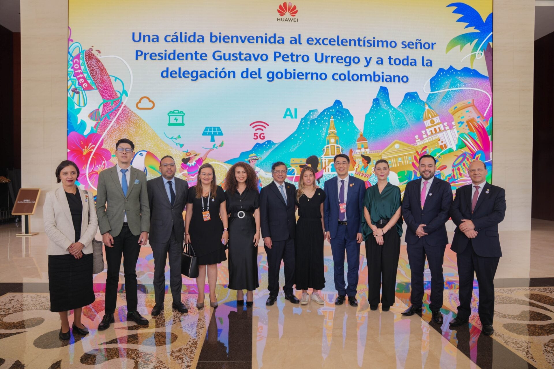 El presidente Gustavo Petro estuvo visitando las instalaciones de Huawei en China