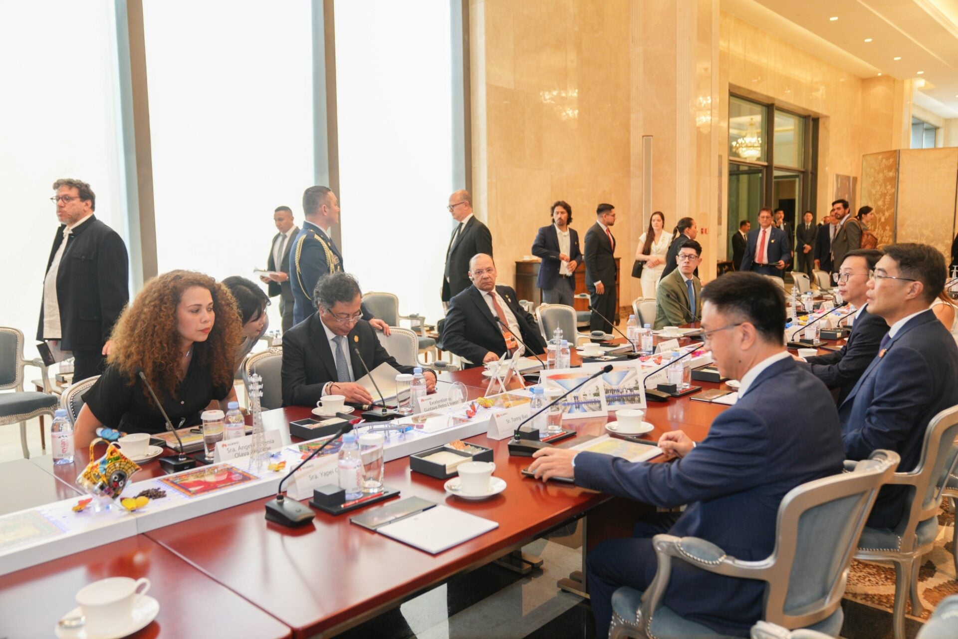 El presidente Gustavo Petro estuvo visitando las instalaciones de Huawei en China