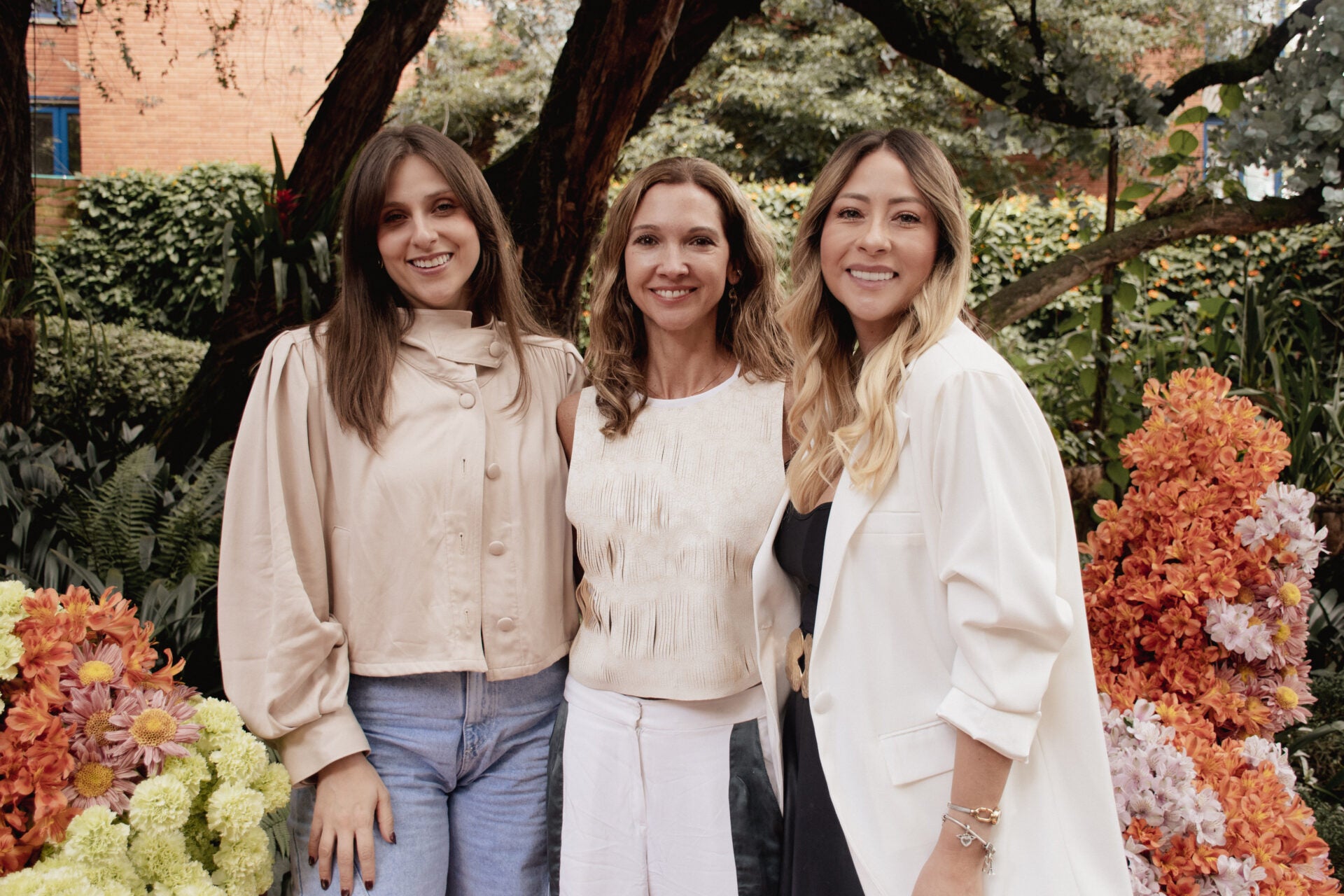 Camila Tobón, gerente de Malva; junto a las empresarias y clientes de la marca Ángela Matiz; y Juliana Londoño.