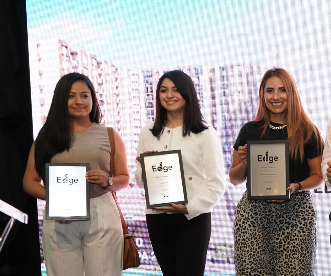 Karen Barranco, analista de sostenibilidad de Akila; María Paula Zamora, modelador de arquitectura de Cusezar; y Luz Karime Trujillo, directora de gestión integral de Constructora Meléndez.