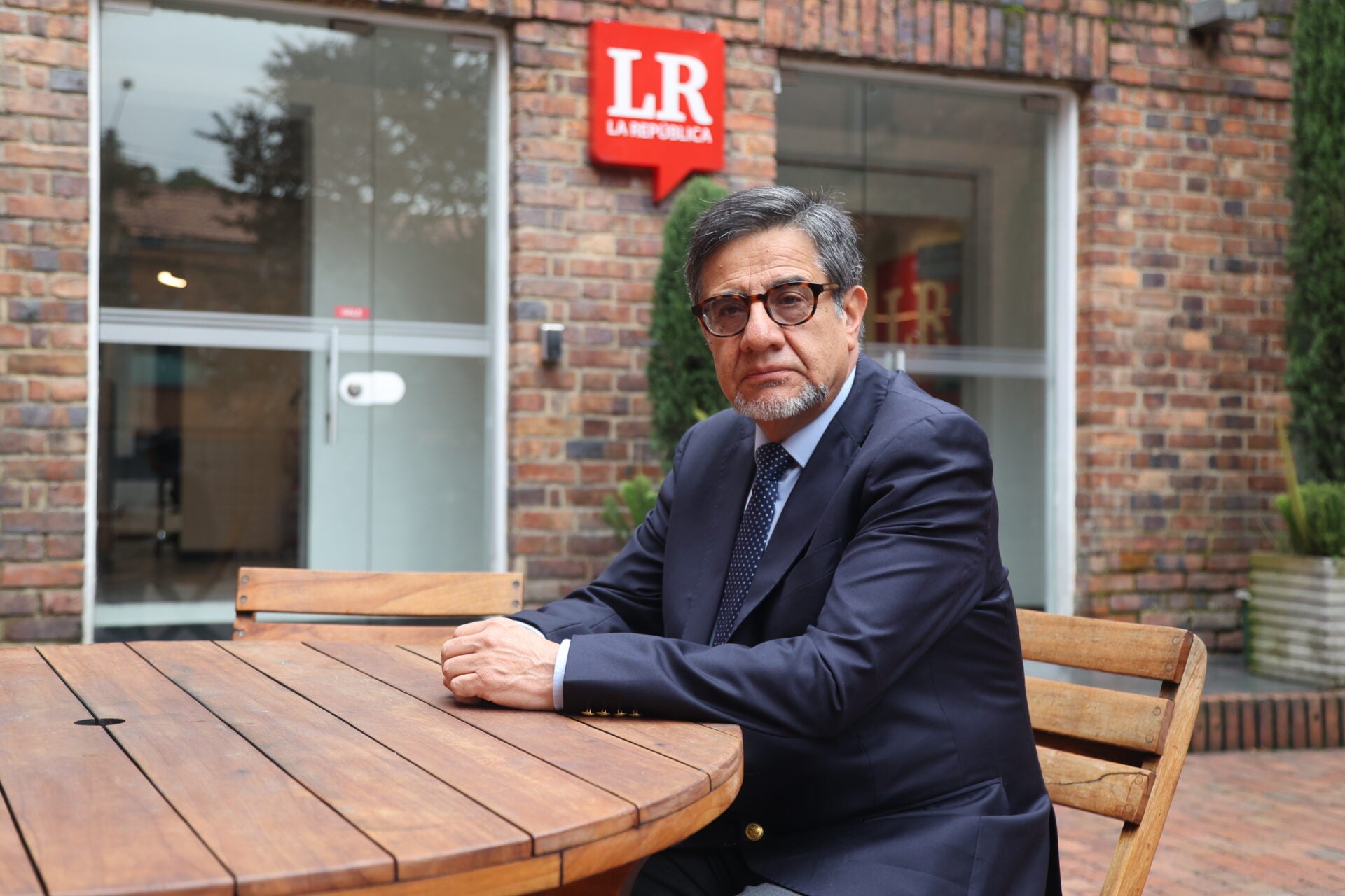 "Uno puede presentar una renuncia irrevocable, pero puede ser que el jefe le diga a uno que desea que uno se quede", expresó sobre su renuncia/La República