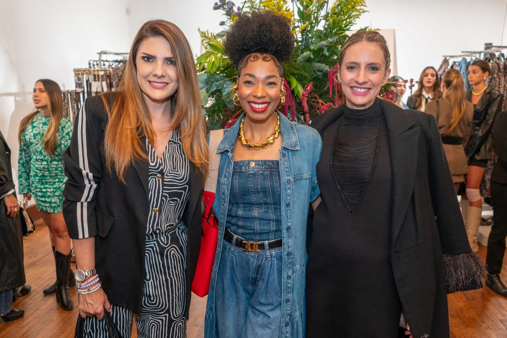 Ana Karina Soto, presentadora; Lia Samantha, modelo; y María José Arboleda, presentadora.
