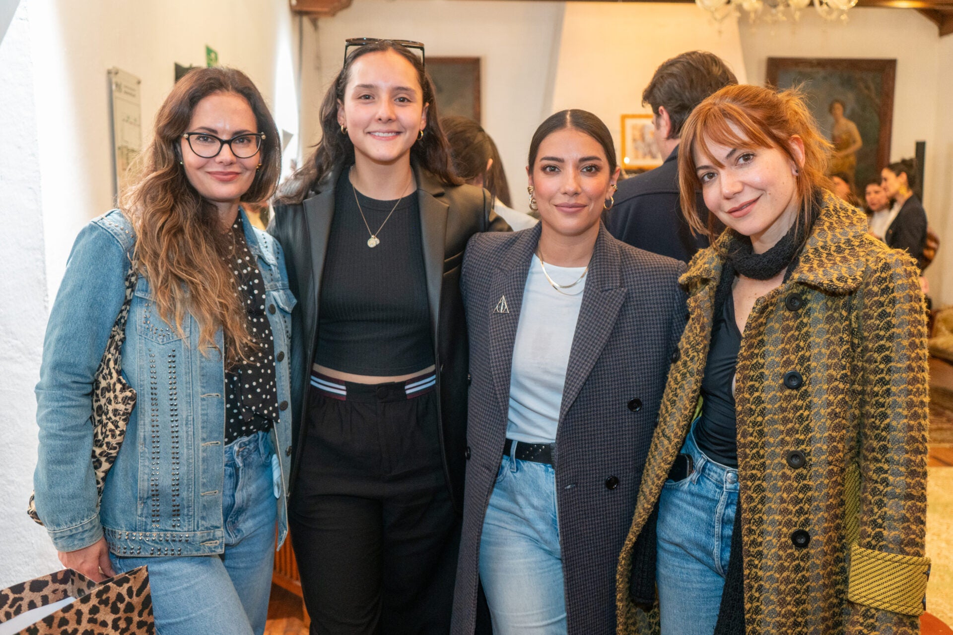 María José Martínez; Luisa Barón; HeiselMora; y Diana Wiswell, actrices.