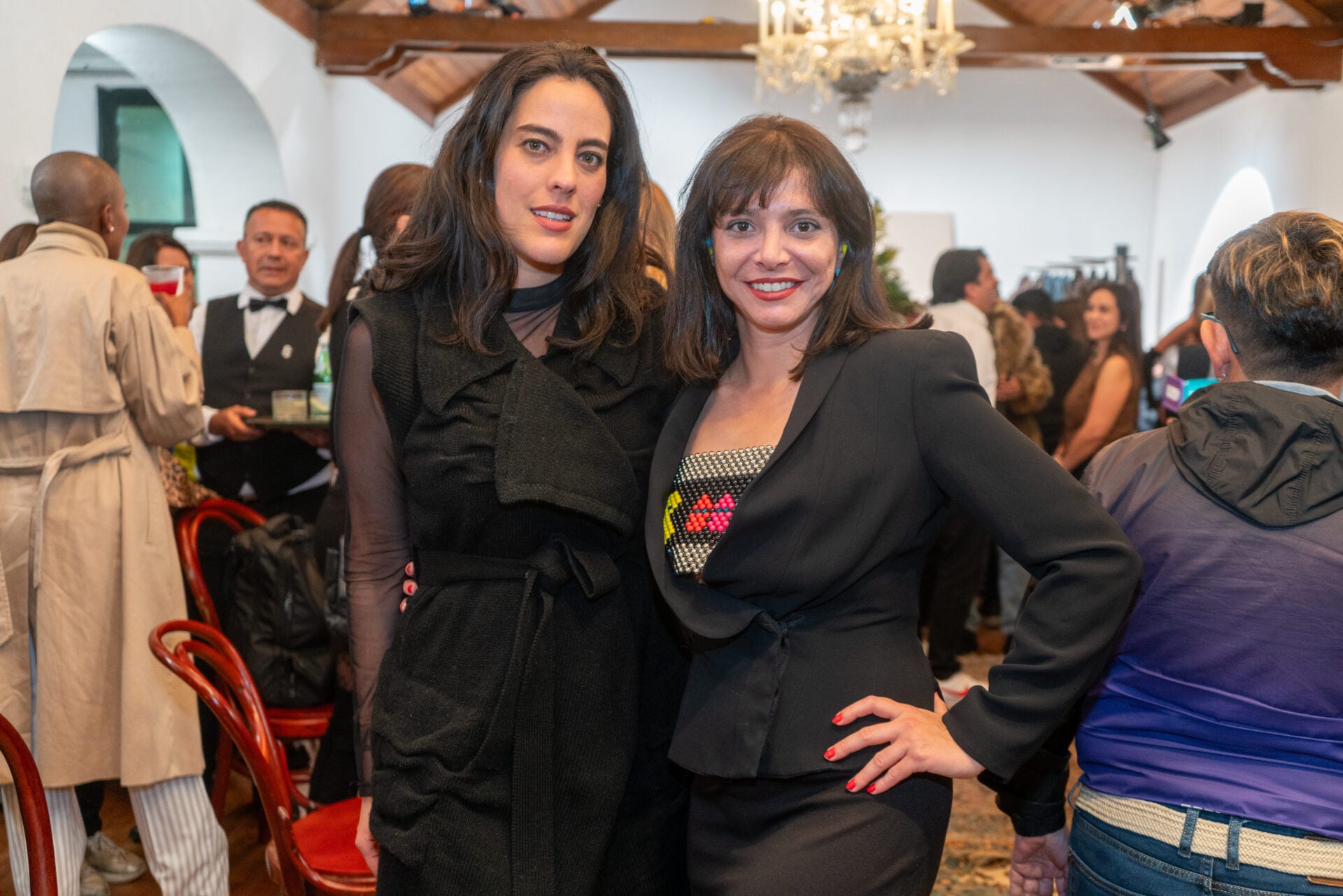 Rebecca Feldsberg, head de Bogotá Fashion Week; y María Paz Gaviria, coleccionista y exdirectora de Artbo.
