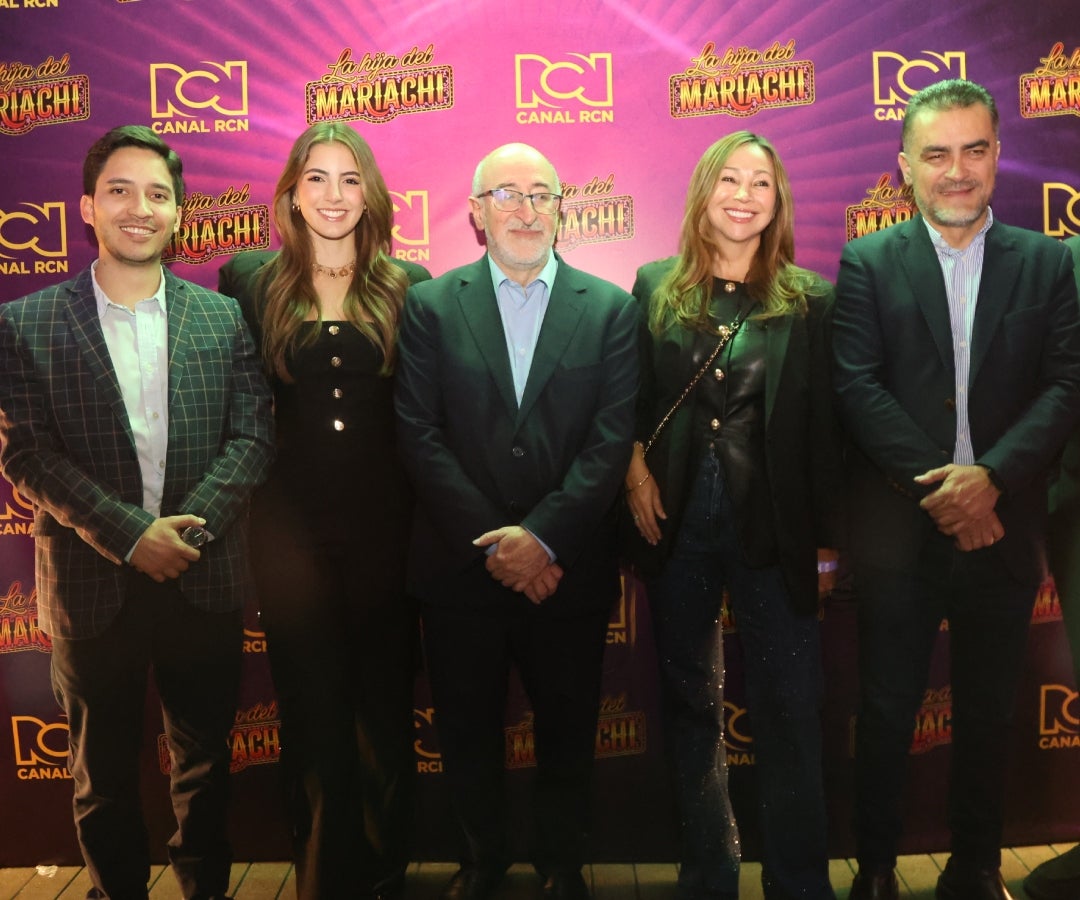 La mesa de trabajo de La FM, Santiago Ángel; Juliana Habib; Juan Lozano, director de FM Radio; Darcy Quin, y William Calderón.