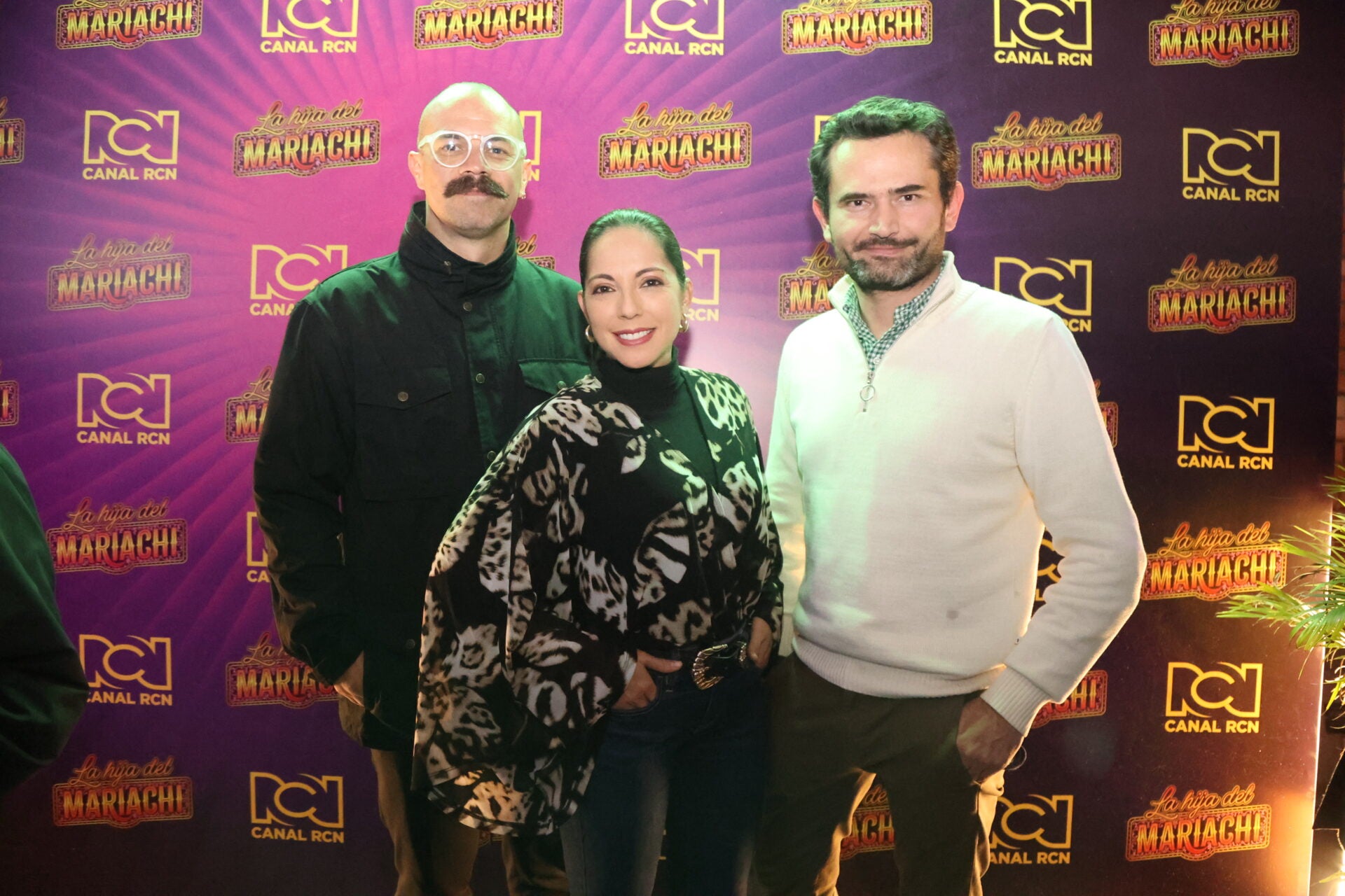 Juan Carbonell, jefe de producto de RCN; Johana Amaya, presentadora de RCN; y Óscar Rueda, jefe de emisión de Noticias RCN, entre los asistentes al evento.