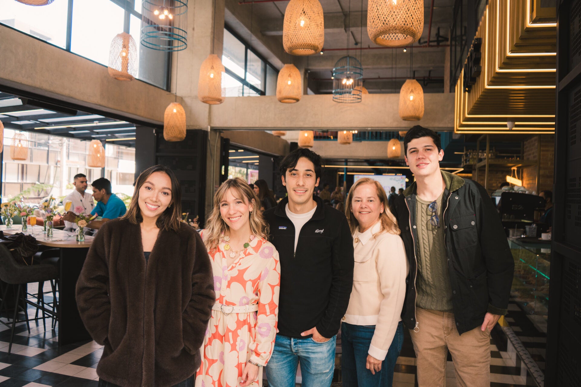 Isabella Pérez, de Lanude; Daniela Morales, fundadora de Cerámicas Tierra Santo; Jerónimo Rincón, de Ilimit; Claudia Gómez, de McCausland - Costurero de Meme; y Juan Felipe Navarro, de Pola del Pub.