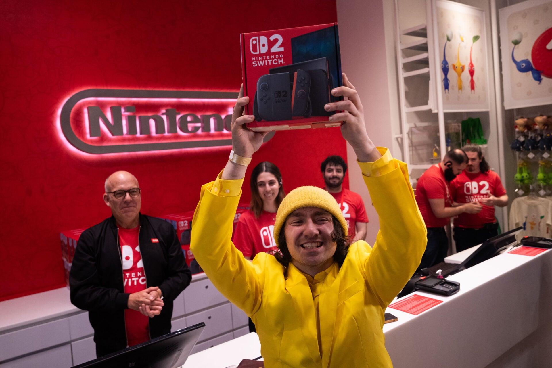 Los fans de Nintendo se apresuran a conseguir la nueva consola Switch 2 de US$450