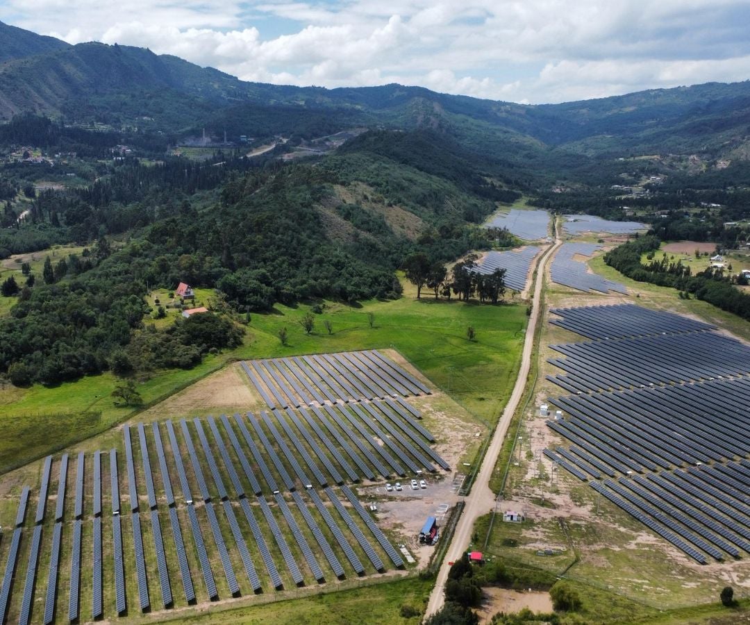 • El parque solar, ubicado en Cucunubá, Cundinamarca, tiene una capacidad instalada de 9,9 MW y generará 21,79 GWh anuales para el Sistema Interconectado Nacional (SIN).