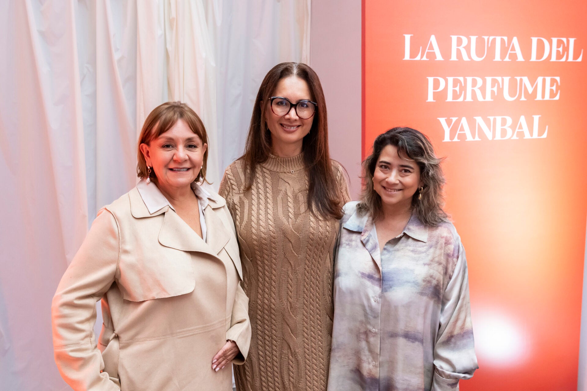 Adriana Garzón, creadora de contenido; Gloria Flórez, gerente de comunicaciones de Yanbal Colombia; Diana Jallón, periodista.