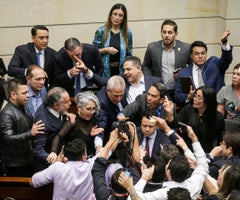 Hundimiento de la consulta popular