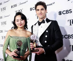 Darren Criss y Helen J. Shen Darren Criss y Helen J. Shen