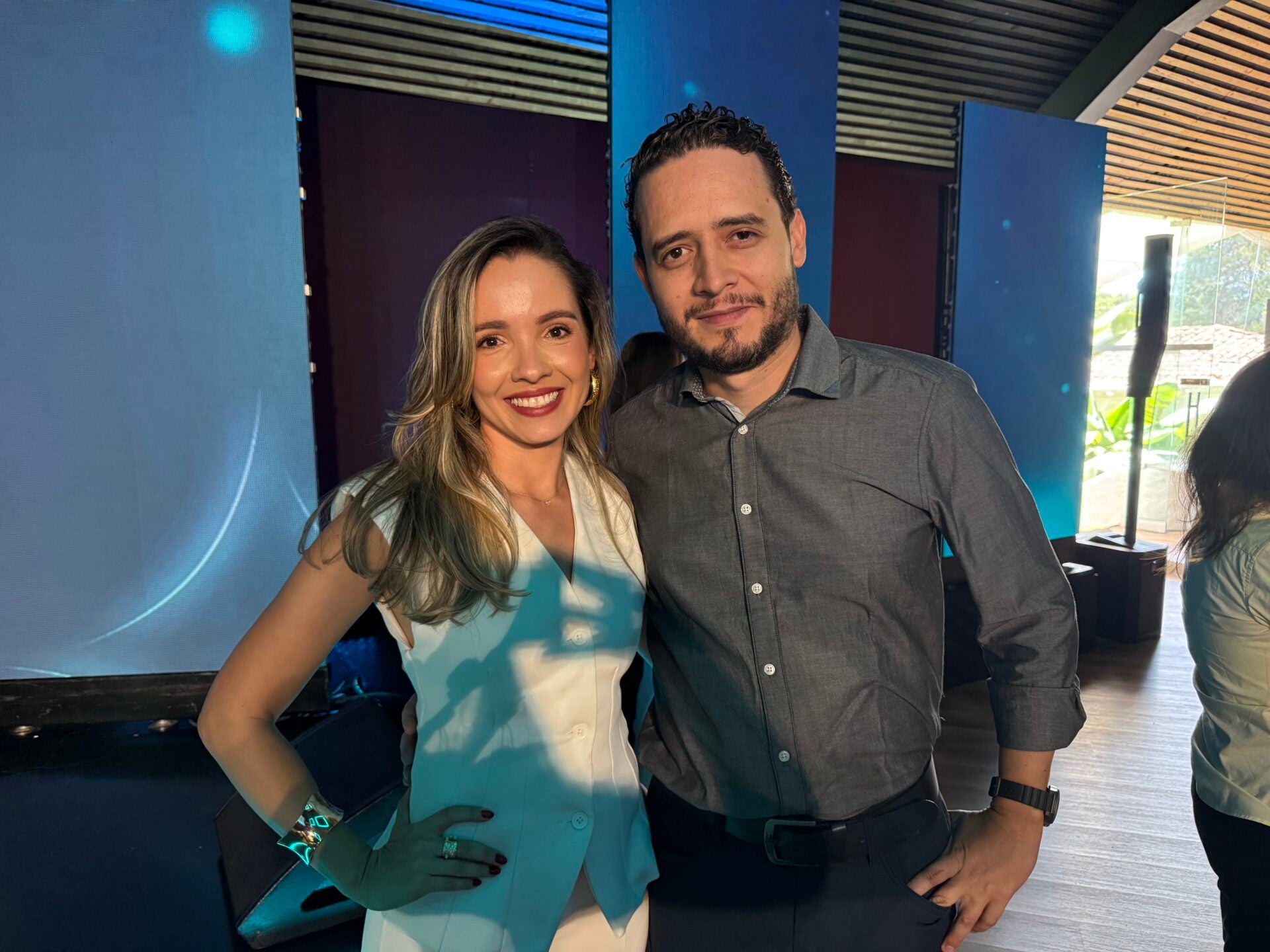 Manuela Tejada, presentadora; y Santiago Villegas, cofundador y chief technology officerde Alegra.