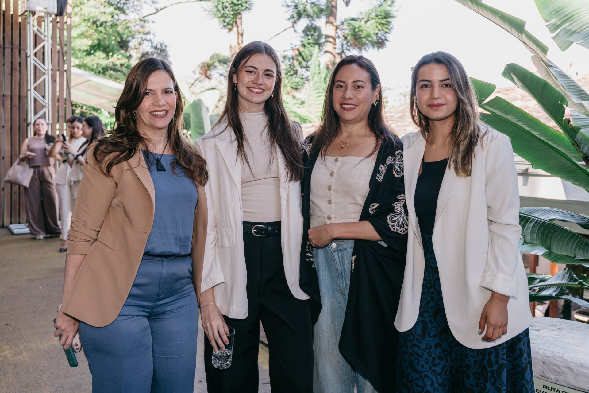 Kathy Bolaños, líder de contadores de Alegra; Agustina Guia, líder de marketing para Contadores de Alegra; Adriana Buitrago, KAM de Alegra; y Vanessa Otálora, KAM de Alegra.