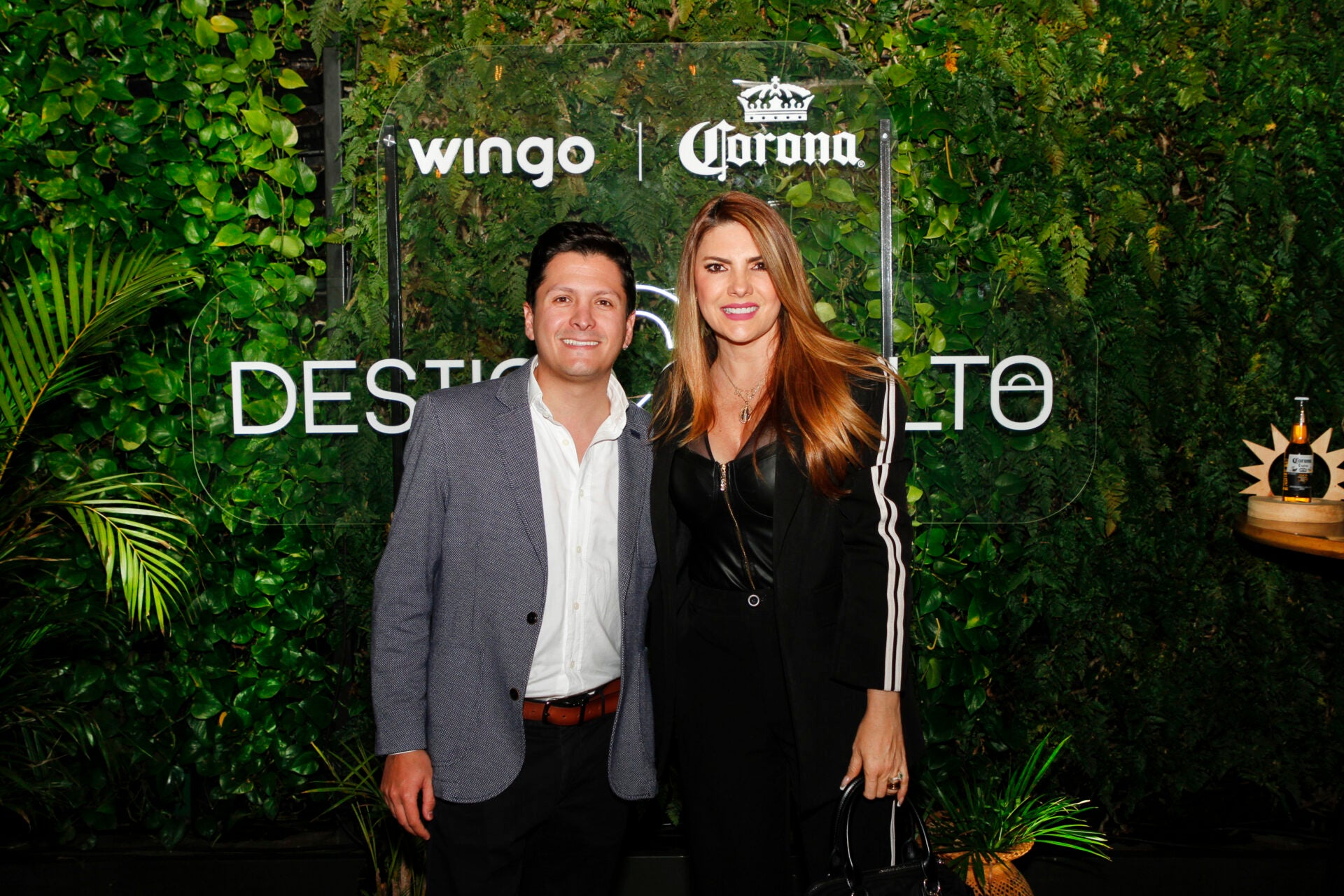 A la presentación oficial asistieron Simón Maya Ospina, director de experiencia del cliente de Wingo; y Ana Karina Soto, presentadora.