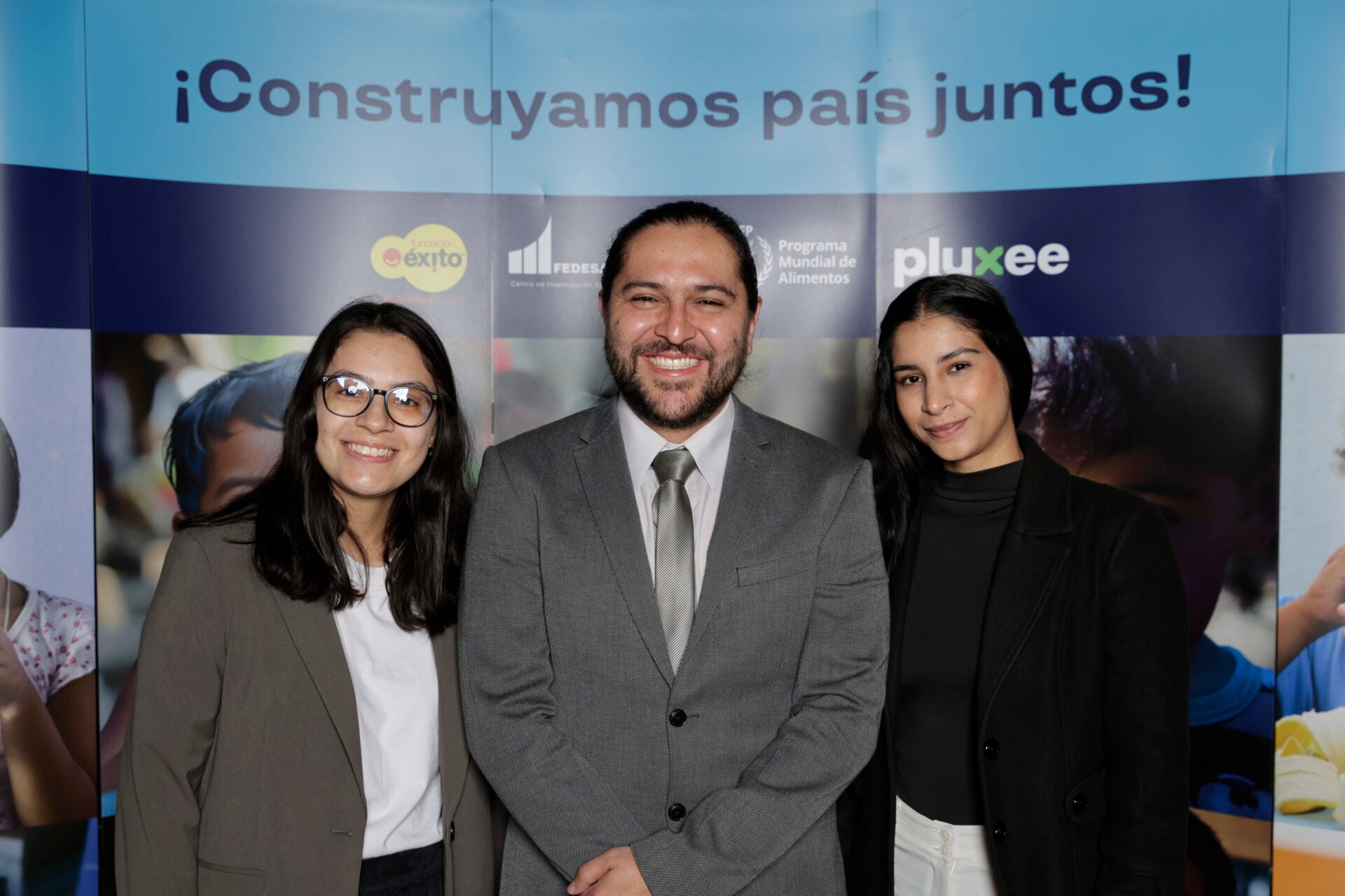 Nicole Puente, asistente de investigación de Fedesarrollo; David Forero, investigador en Fedesarrollo; y Stephany Arenas, asistente de investigación de Fedesarrollo