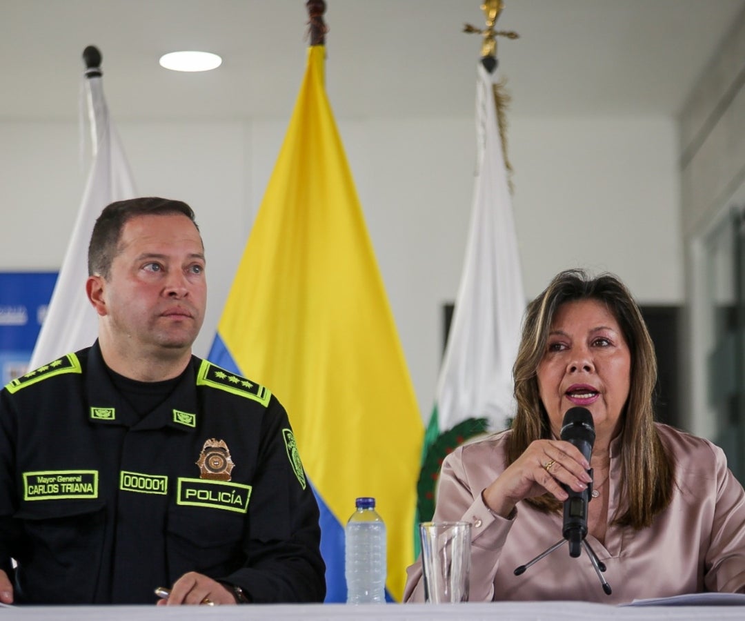Dos personas implicadas en el atentado contra Miguel Uribe se presentaron en la Fiscalía Luz Adriana Camargo, Fiscal general