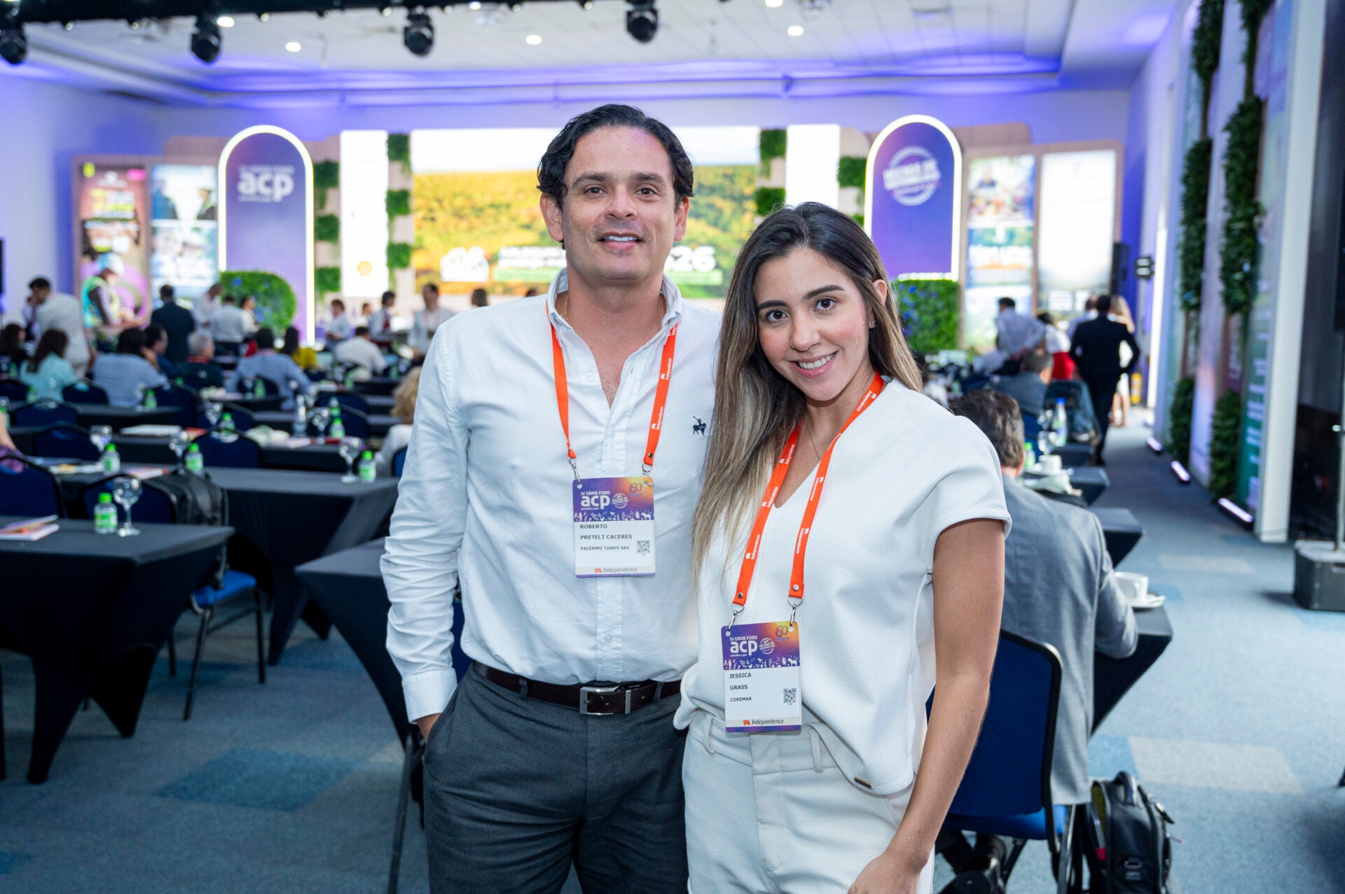 Roberto Pretelt Cáceres, gerente comercial en Palermo Tanks; y Jessica Grass, directora de planeación y estrategia en Coremar.