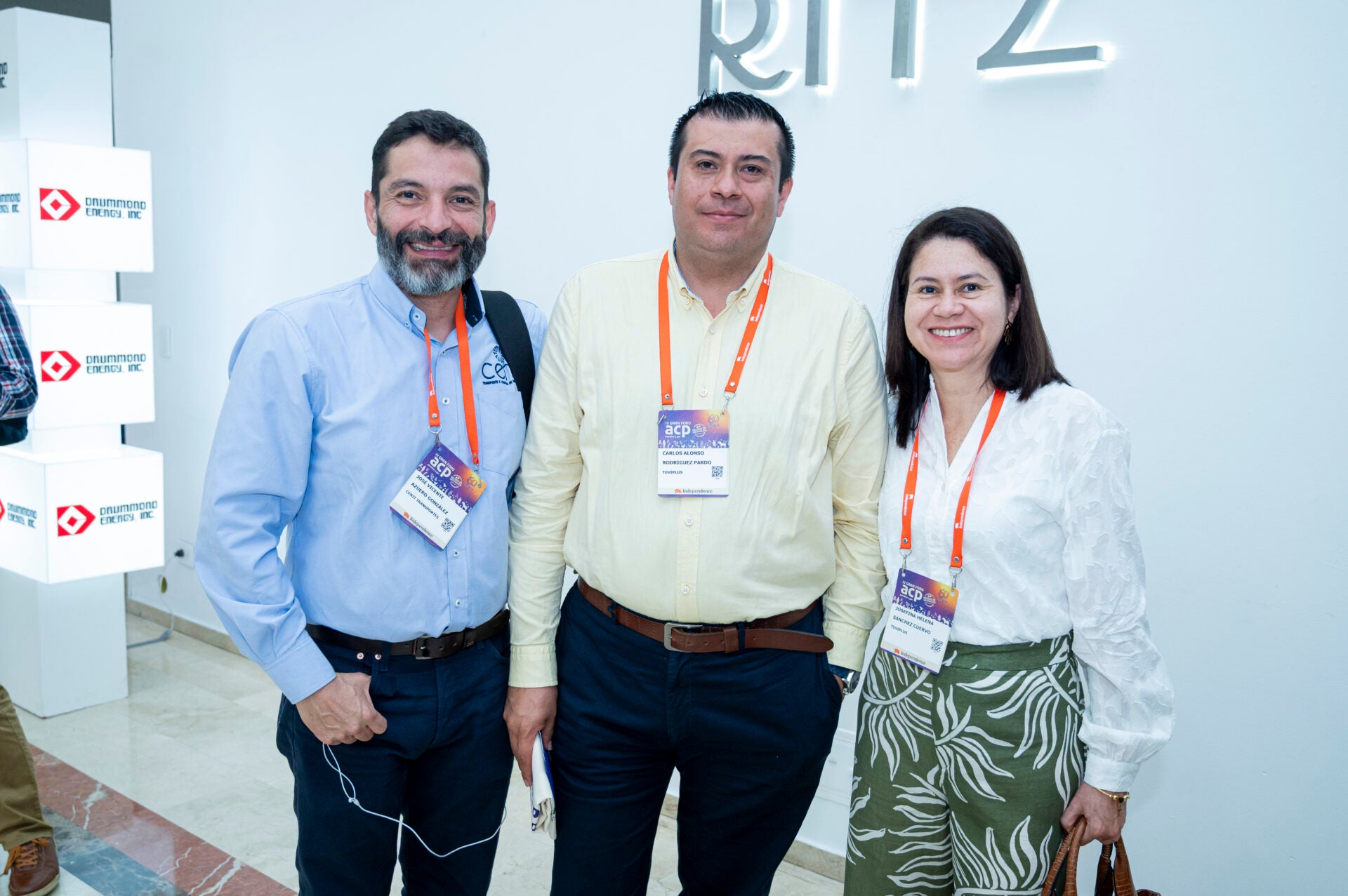 José Vicente Azuero, coordinador del grupo conceptos jurídicos de la Anla; Carlos Alonso Rodríguez, gerente técnico de Tuví plus; y Josefina Helena Sánchez Cuervo, gerente general de Tuví Plus.