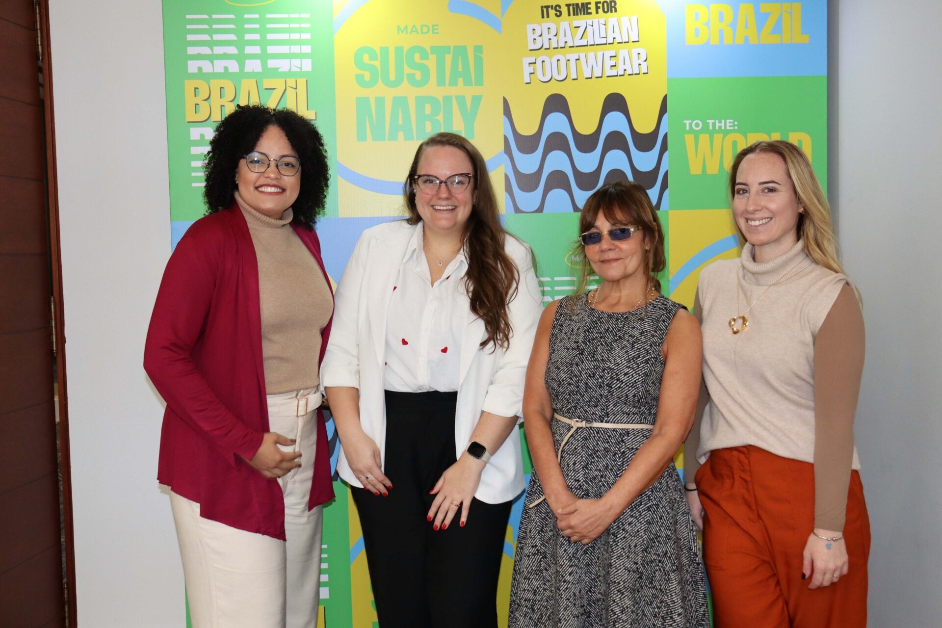 Lismeire Santos de Pampili; Carla Giordani, del área de negocios de Abicalçados; Lina Cantillo, diseñadora; y Nicolle Frapiccini, del área de comunicaciones de Abicalçados.