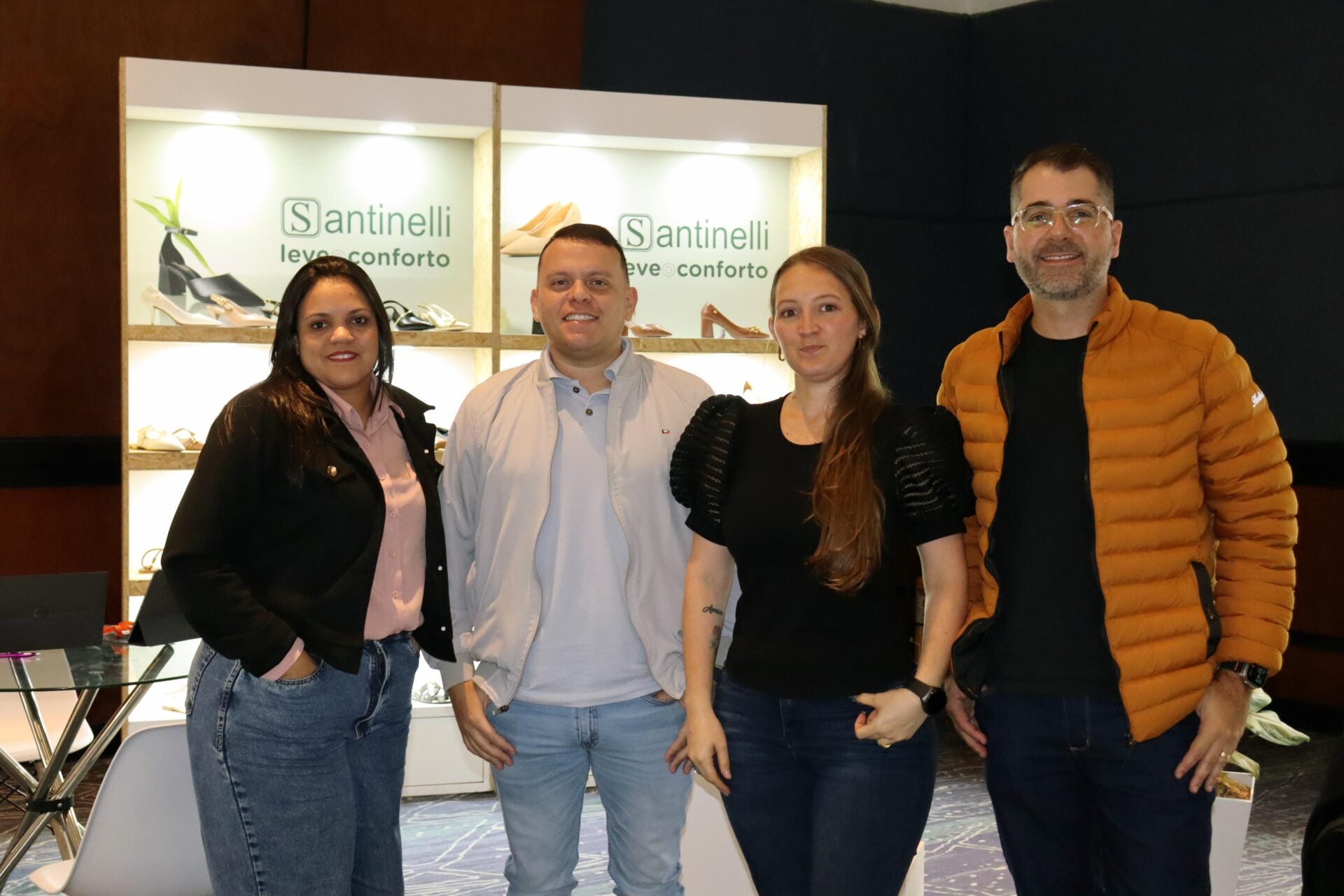 Viviane Aparecida de Camin; Juliano Silveira de Santinelli; Angie Lozano, de Beira Rio; y Jonathan Fortuna, de Beira Rio.