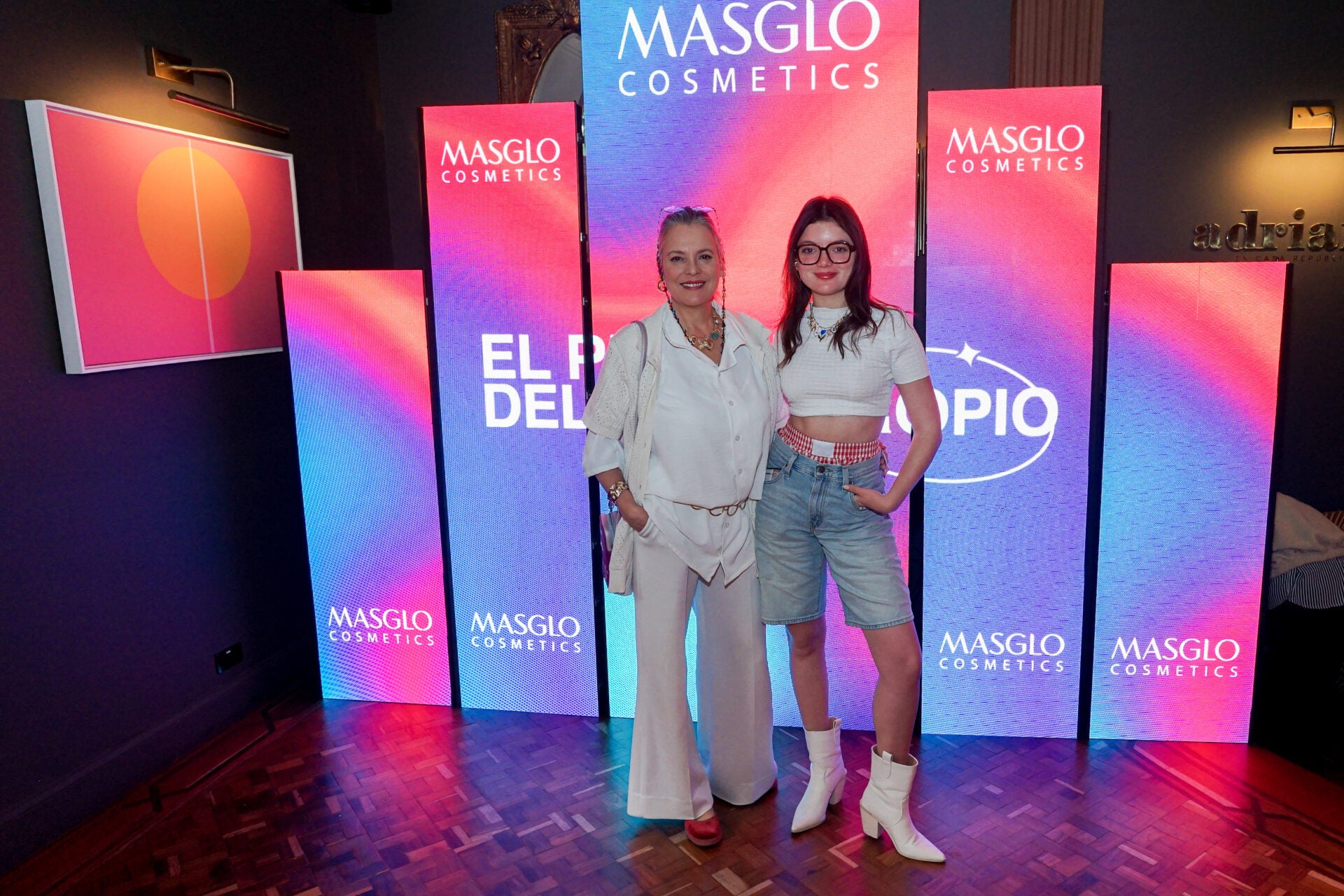 Nancy Pinzón, manager; y Sara Pinzón, actriz, entre las asistentes al evento.