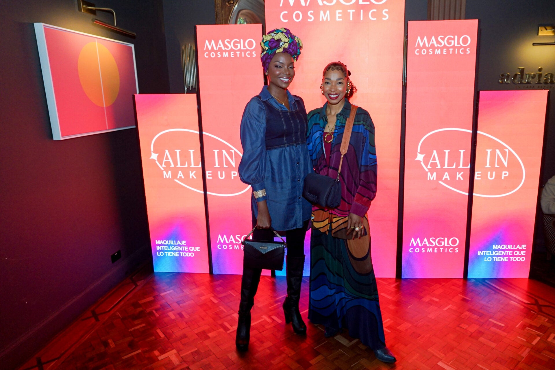 Ana Harlen, actriz, modelo y emprendedora; y Lía Samantha, diseñadora colombiana.