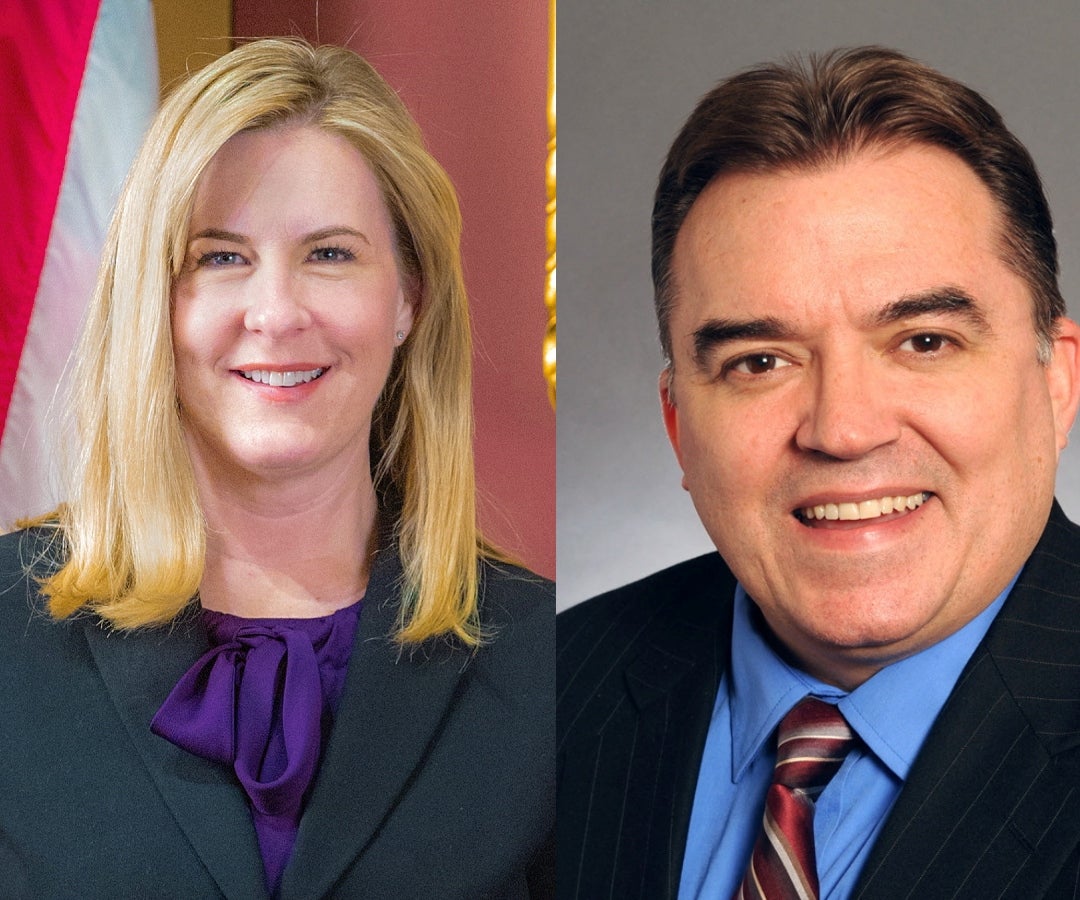 Representante Melissa Hortman y Senador John Hoffman.