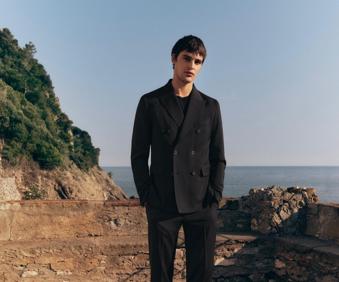 Las prendas y accesorios masculinos para surfear tendencias de la moda contemporánea