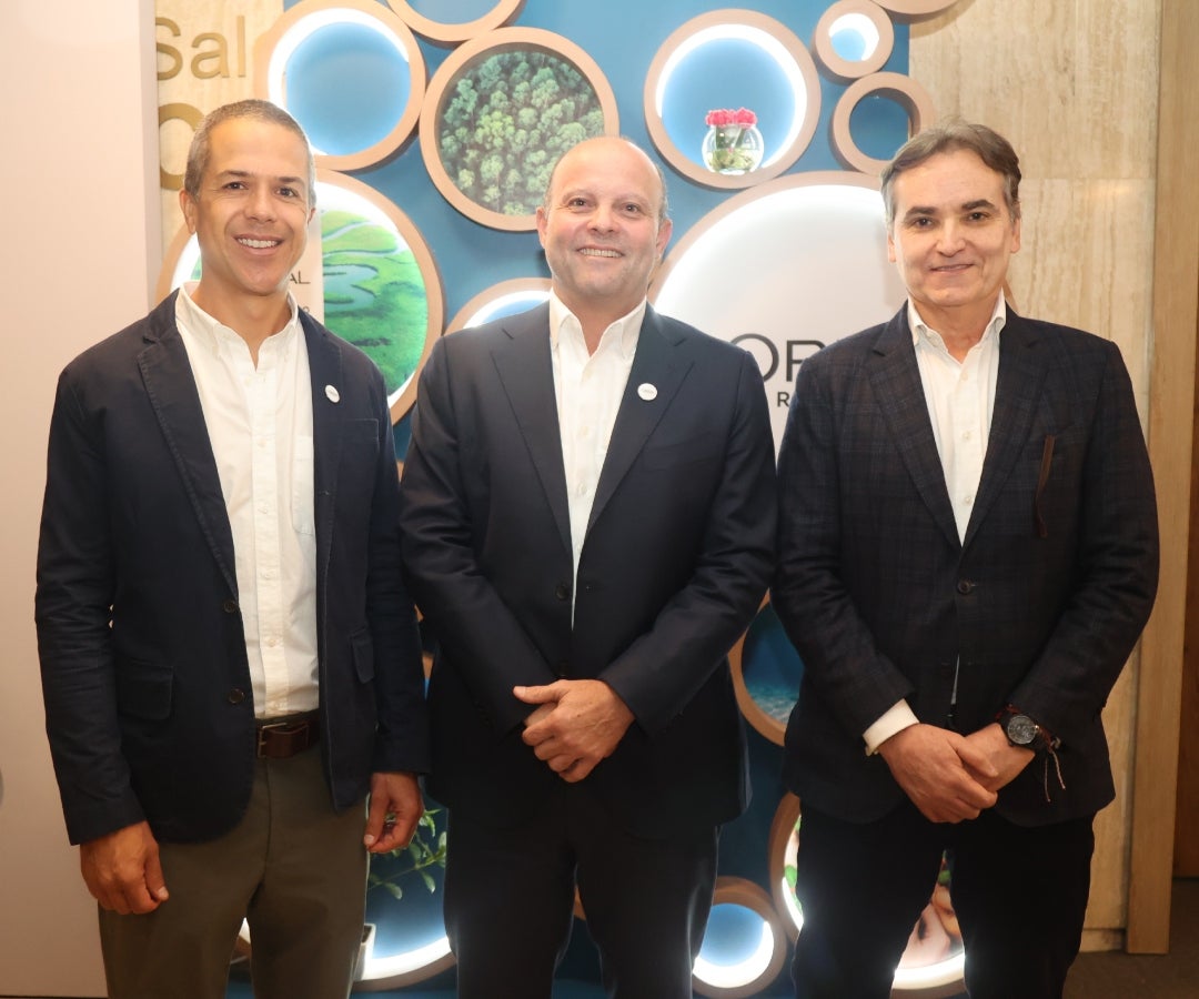Nicolás Vanegas, director de asuntos corporativos de L’Oréal Groupe; Alberto Rincón, director general de L’Oréal Groupe; y Sergio Quijano, gerente general de La República.