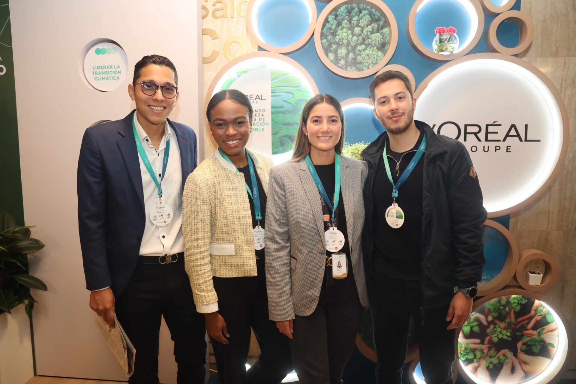 De L’Oreal Groupe: Juan Camilo Aguirre, indirect purchases; Valentina Martínez, buyer; Natalia Martínez, regional sourcing leader; y Rafael Garzón, buyer Ceran.