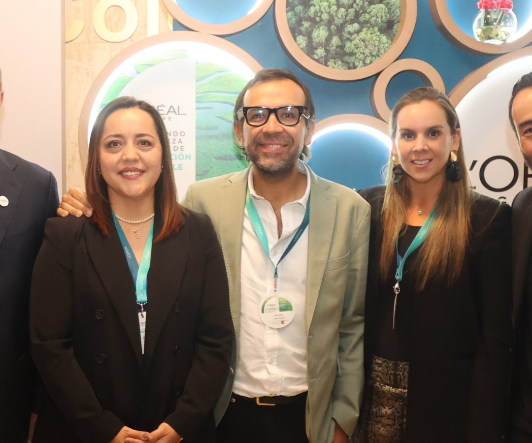 De L’Oréal Groupe: Paola Valero, directora legal; Jonás Gómez, director de Recursos Humanos; y Melanie Cooper, directora LBD.