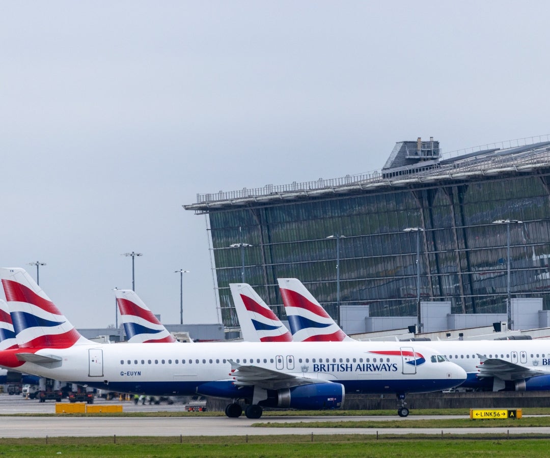 Qatar anunció cierre de su espacio aéreo por el impacto de la crisis iraní en las aerolíneas