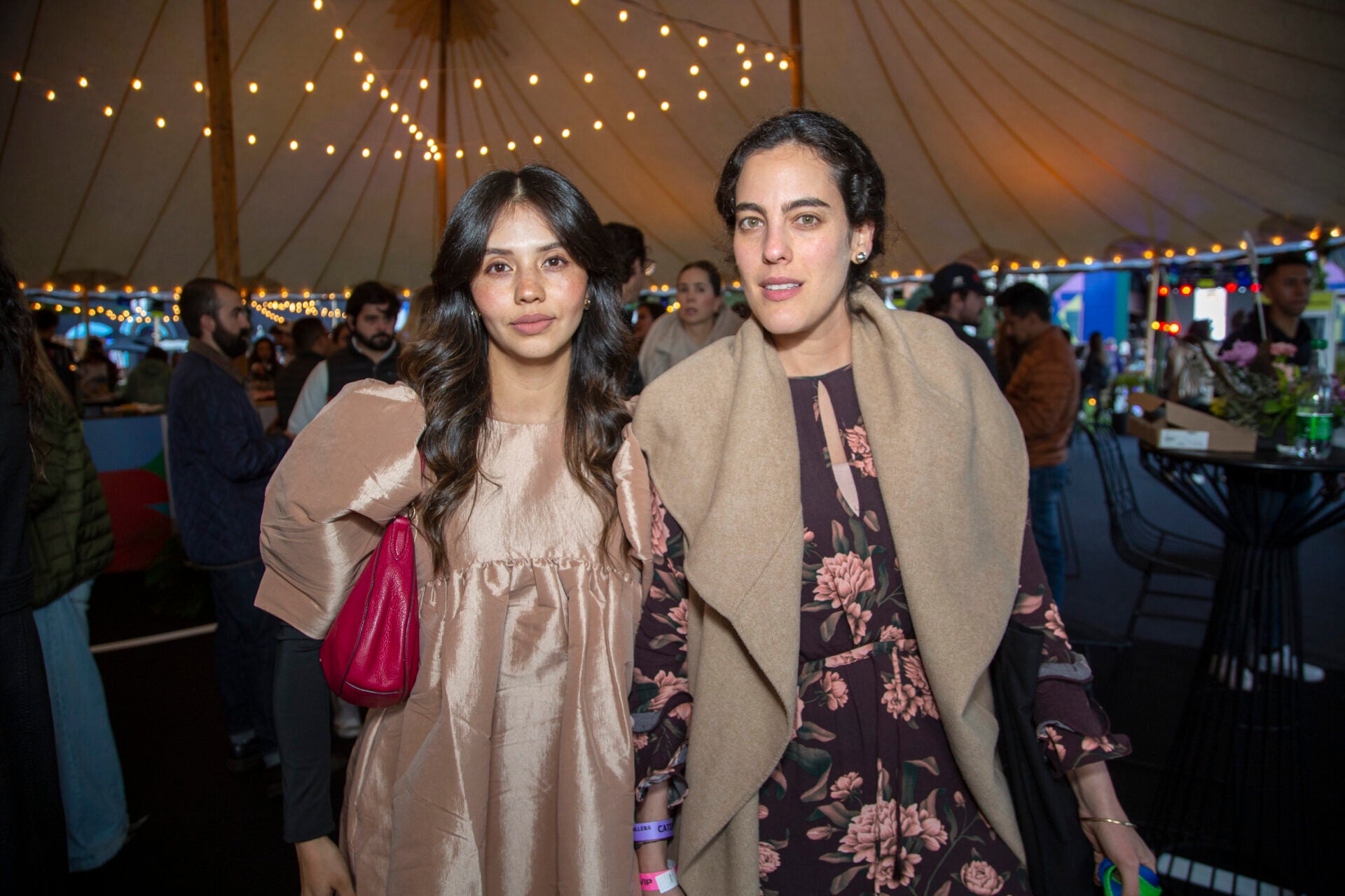 María Fernanda González y Rebeca Herrera, de la Cámara de Comercio de Bogotá, en el evento.