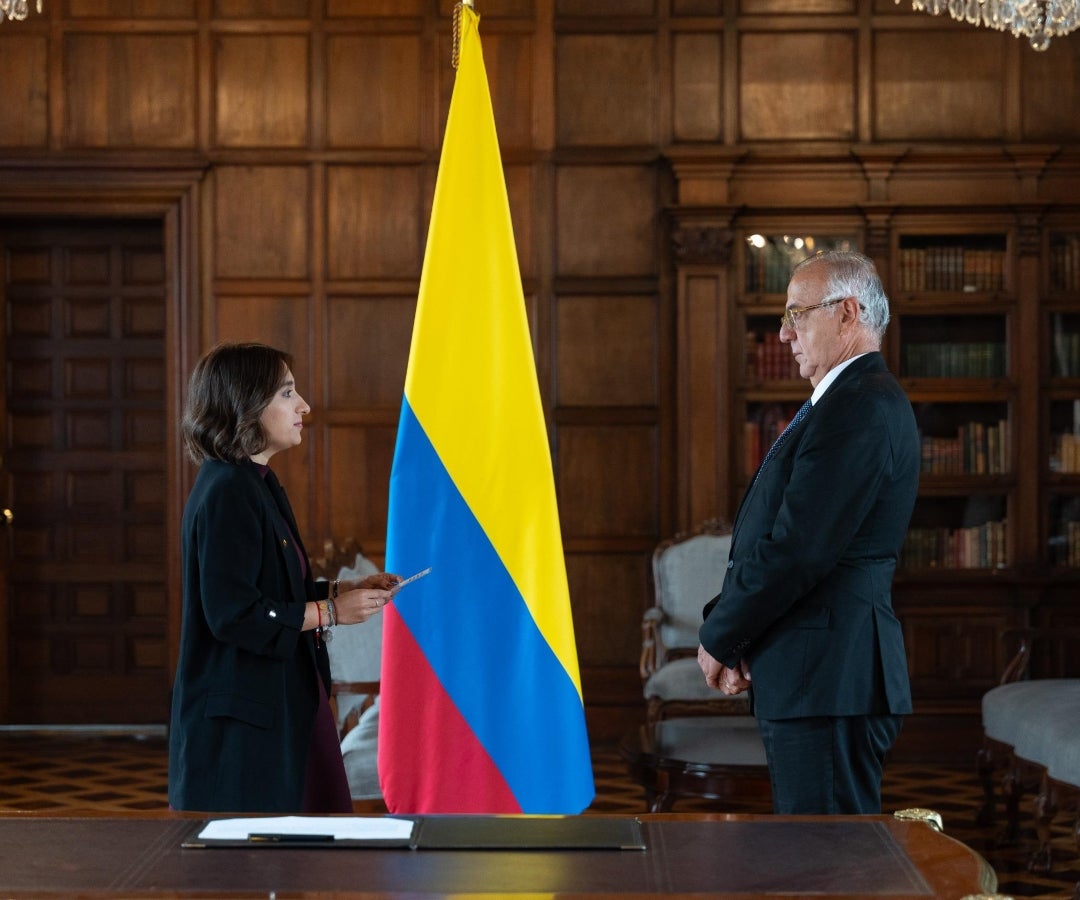 Sarabia posesiona a Velásquez como embajador en la Santa Sede