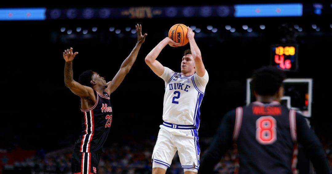 New Balance apuesta su futuro en el baloncesto por el jugador de Duke ...