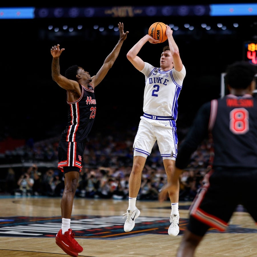 New Balance apuesta su futuro en el baloncesto por el jugador de Duke ...