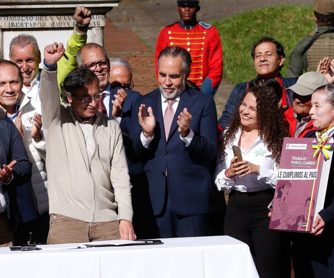 Presidente Petro firmó la reforma laboral