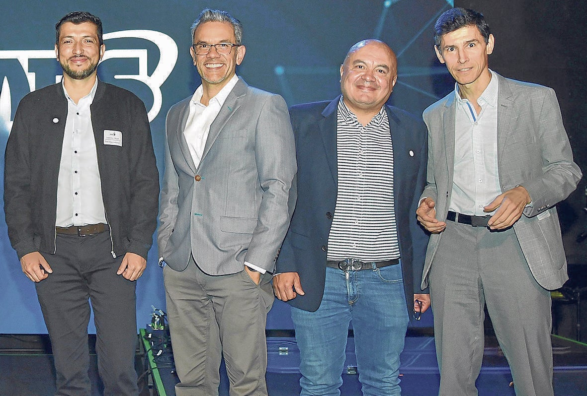 Leandro Vargas, Eos device champ Microsoft; Robert Vargas, data storage solutions Lenovo; Julián Zúñiga, gerente general TeamIT; y Mauricio Jaramillo, director impacto TIC.
