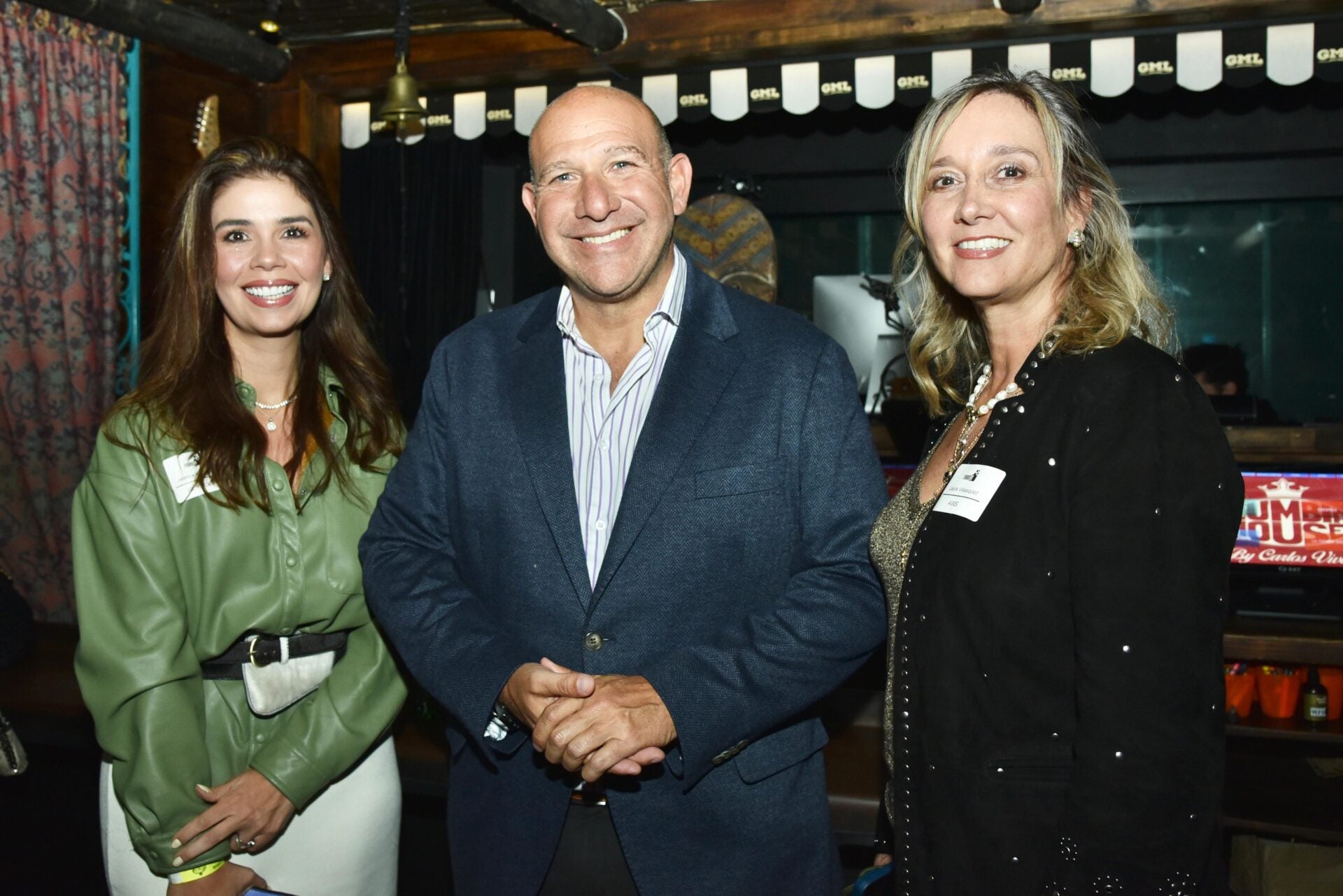 Laura Velásquez, gerente de distribución Amazon Web Services; Alberto Yohai, presidente Ccit; y Jessica Velásquez, CEO Reyvelt.