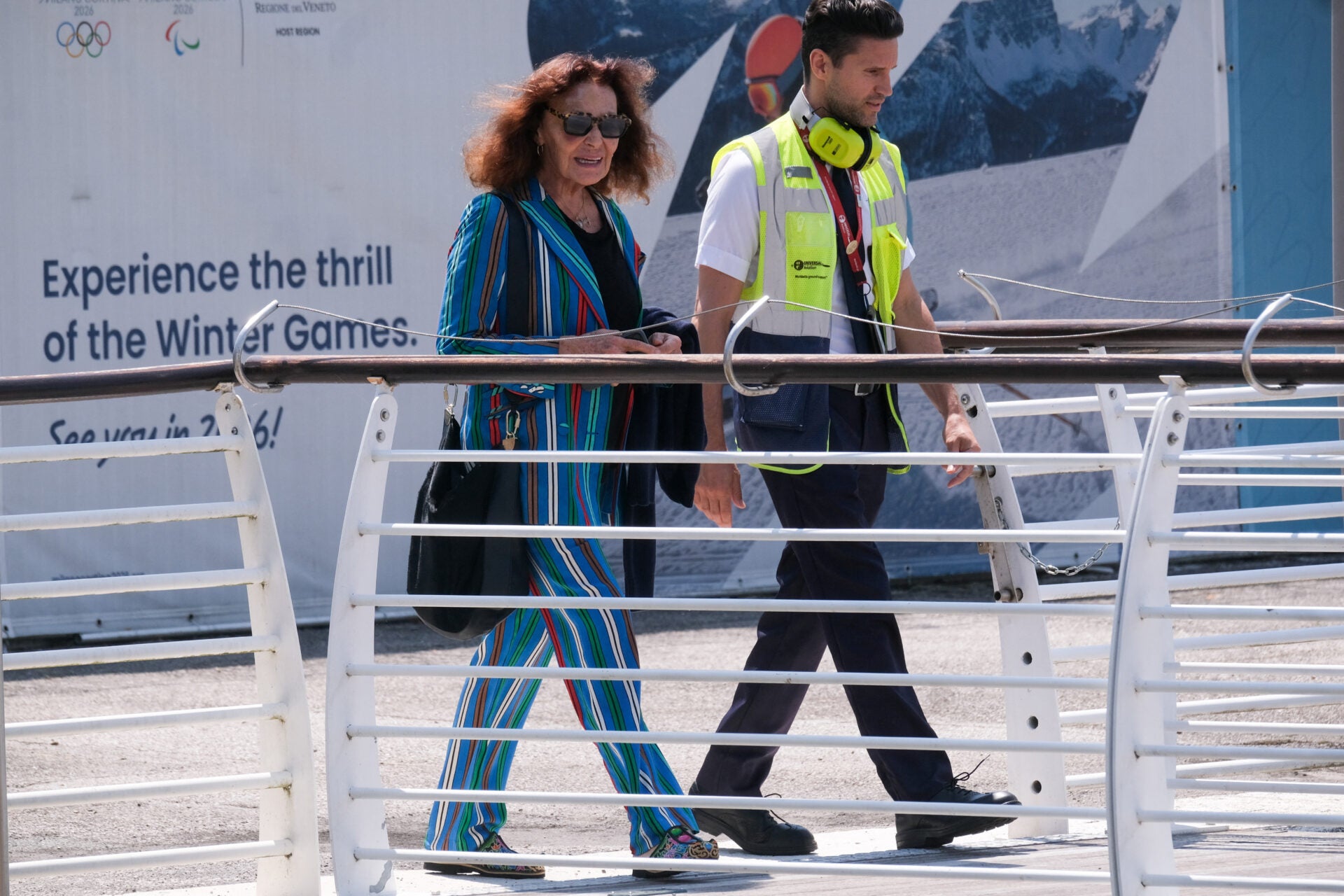 La diseñadora de moda Diane von Furstenberg llega al aeropuerto de Venecia