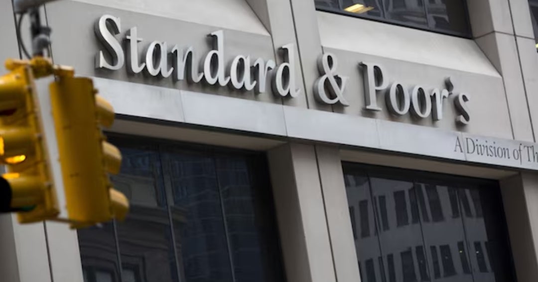 S&P revisa a la baja la perspectiva de calificación de México a negativa por alza de deuda