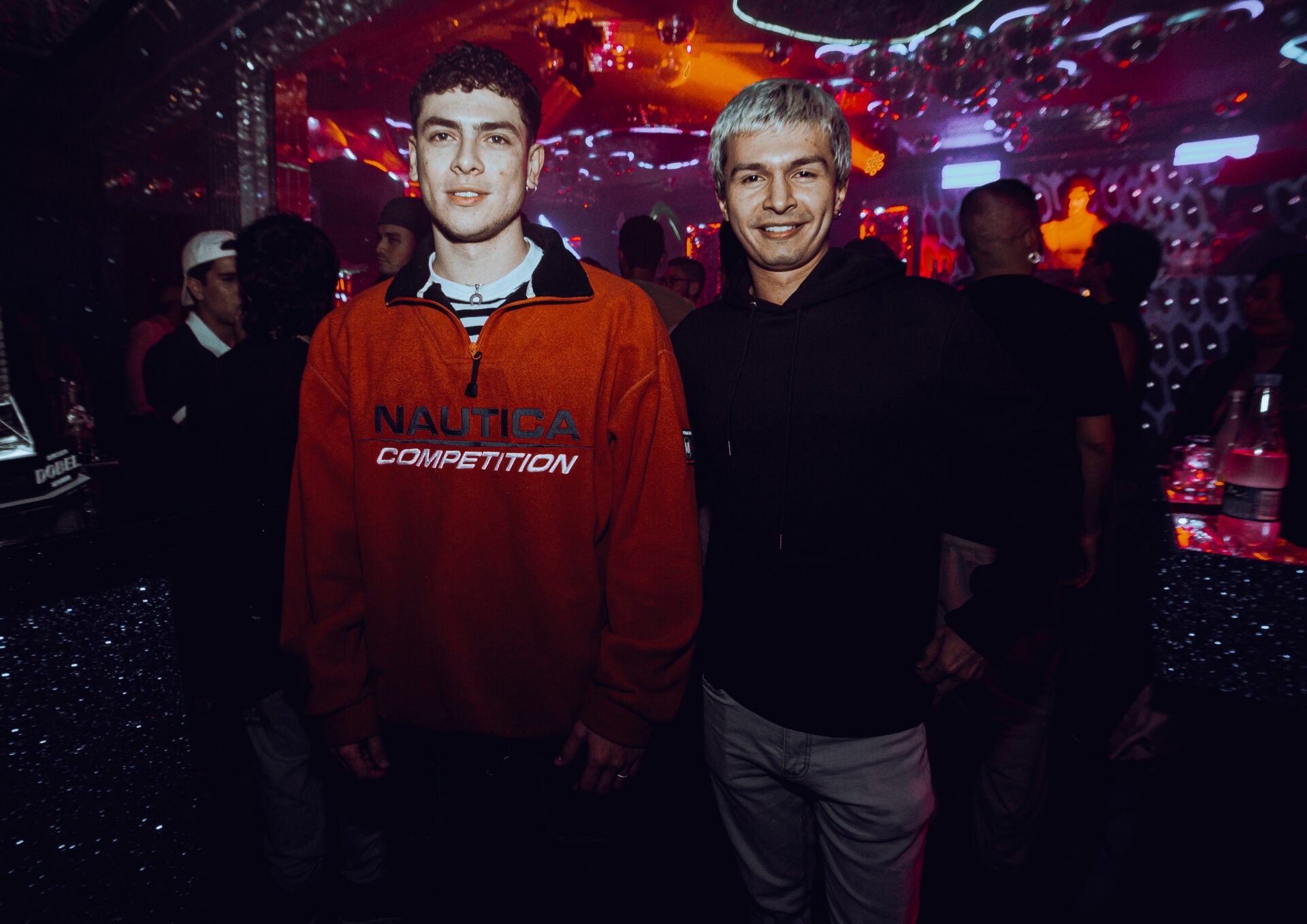 Los creadores de contenido, Jose Gallego; y Fabián Galindo, durante el evento de inauguración.